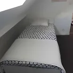 Holiday home Maison 2 4 Lits 15mn Aeroport De Beauvais 5mn Du Chateau De La Trye Hermes